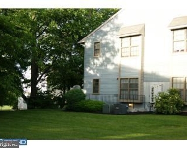 345 Coventry Ct - Photo Thumbnail 9