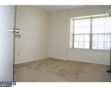 345 Coventry Ct - Photo Thumbnail 7