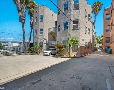 251 N Kenmore Avenue - Photo Thumbnail 12