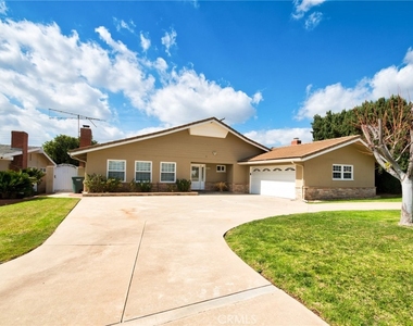 4831 Sunnybrook Avenue - Photo Thumbnail 0