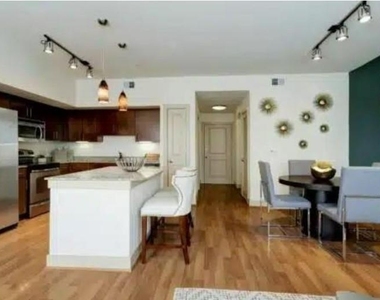 2221 W Dallas Street - Photo Thumbnail 13