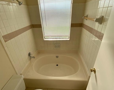 7900 Bissonnet Street - Photo Thumbnail 6