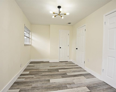 5803 Clearview Drive - Photo Thumbnail 9