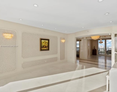 19111 Collins Ave - Photo Thumbnail 14