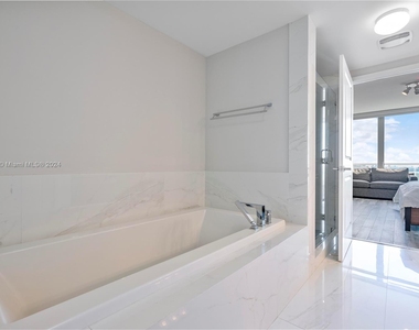 400 Sunny Isles Blvd - Photo Thumbnail 18