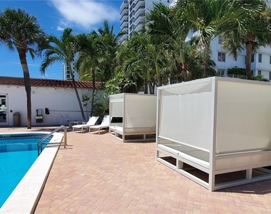 2457 Collins Ave - Photo Thumbnail 28