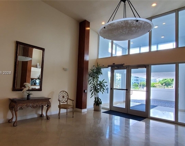 2457 Collins Ave - Photo Thumbnail 38