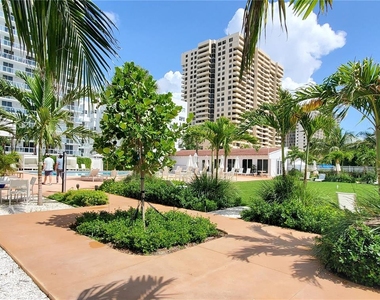 2457 Collins Ave - Photo Thumbnail 53