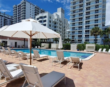 2457 Collins Ave - Photo Thumbnail 27