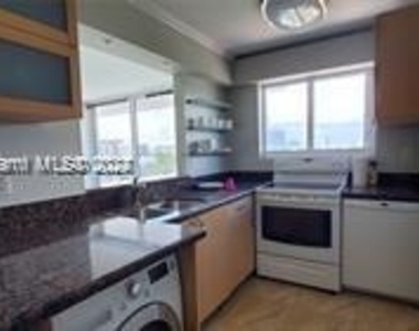 2457 Collins Ave - Photo Thumbnail 21