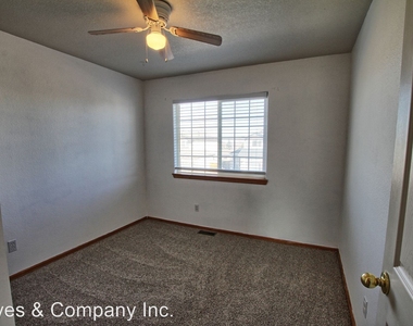 791 Pitkin Way - Photo Thumbnail 14