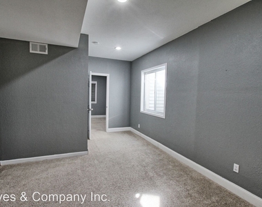 791 Pitkin Way - Photo Thumbnail 4