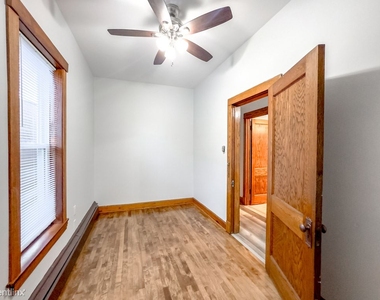 3422 W. Mclean , Unit 5 - Photo Thumbnail 8