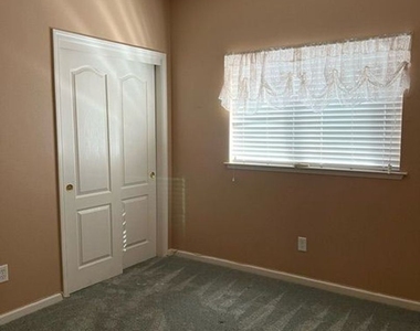 2848 E. Eclipse Ave - Photo Thumbnail 13