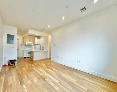 818 Lexington Avenue - Photo Thumbnail 2