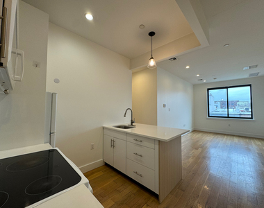 818 Lexington Avenue - Photo Thumbnail 4