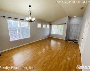 9127 Devon Crest Way - Photo Thumbnail 2