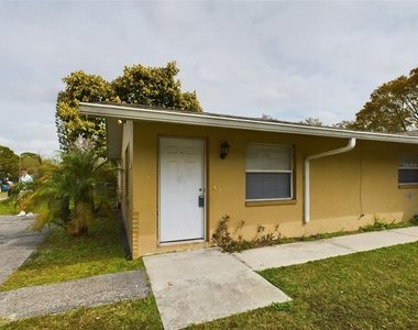 1009 Lake Palms Drive - Photo Thumbnail 10