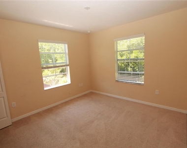 202 Carina Circle - Photo Thumbnail 14