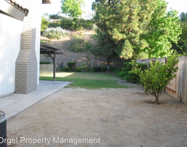 2044 Estela Drive - Photo Thumbnail 5