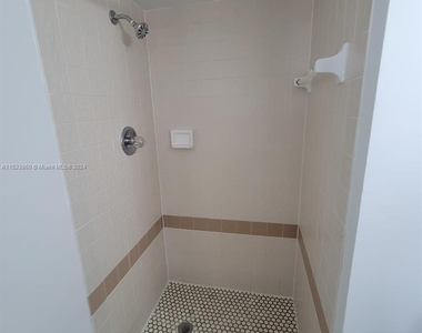 18151 Ne 31 Ct - Photo Thumbnail 26