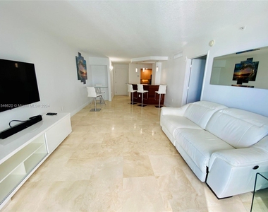 6917 Collins Ave - Photo Thumbnail 2