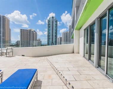 325 S Biscayne Blvd - Photo Thumbnail 17