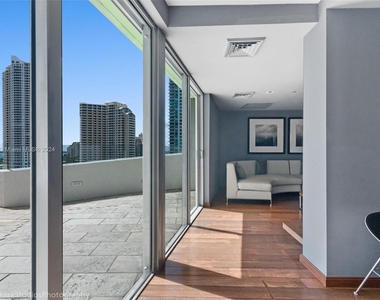 325 S Biscayne Blvd - Photo Thumbnail 14