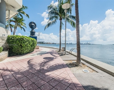 325 S Biscayne Blvd - Photo Thumbnail 43