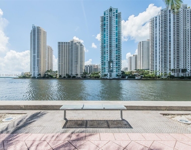 325 S Biscayne Blvd - Photo Thumbnail 48