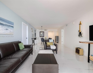 6039 Collins Ave - Photo Thumbnail 2