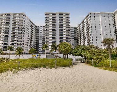 6039 Collins Ave - Photo Thumbnail 15