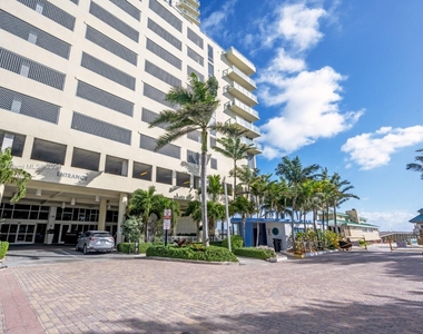 16699 Collins Ave - Photo Thumbnail 22