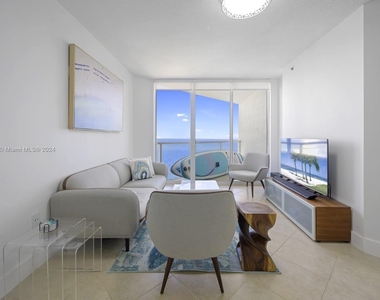 16699 Collins Ave - Photo Thumbnail 2