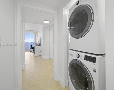 16699 Collins Ave - Photo Thumbnail 13