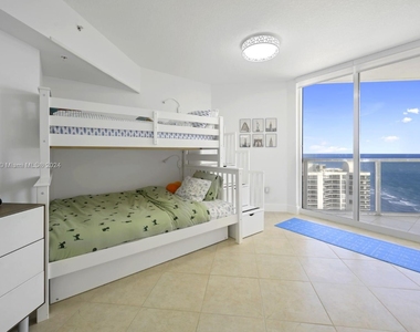 16699 Collins Ave - Photo Thumbnail 14