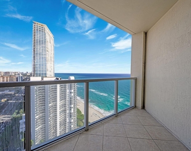 16699 Collins Ave - Photo Thumbnail 4