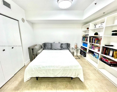 16699 Collins Ave - Photo Thumbnail 8