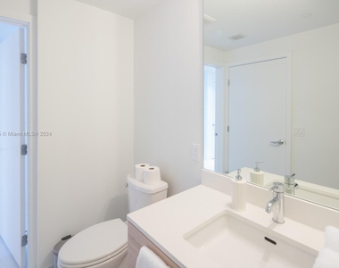 16385 Biscayne Blvd - Photo Thumbnail 19