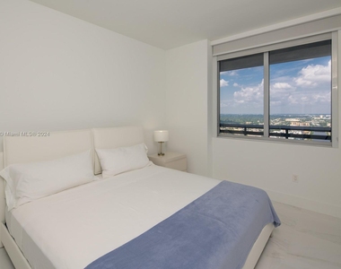 16385 Biscayne Blvd - Photo Thumbnail 16