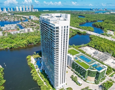 16385 Biscayne Blvd - Photo Thumbnail 0