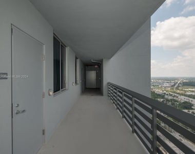 16385 Biscayne Blvd - Photo Thumbnail 22