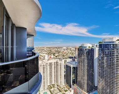 1000 Brickell Plz - Photo Thumbnail 25