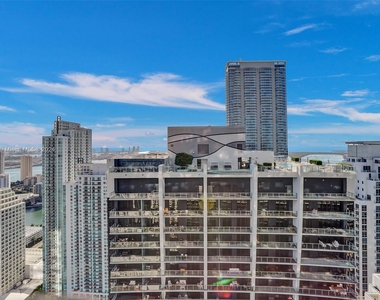 1000 Brickell Plz - Photo Thumbnail 30