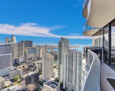 1000 Brickell Plz - Photo Thumbnail 19