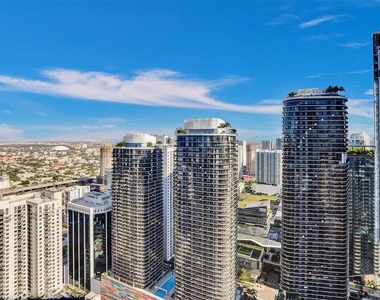 1000 Brickell Plz - Photo Thumbnail 20