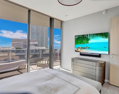 1000 Brickell Plz - Photo Thumbnail 51