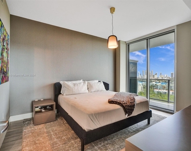 16385 Biscayne Blvd - Photo Thumbnail 25