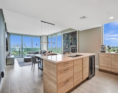 16385 Biscayne Blvd - Photo Thumbnail 9