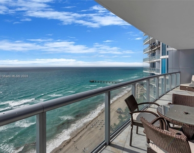 17001 Collins Ave - Photo Thumbnail 6